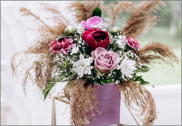 How Local Florists Thoughtfully Design Wedding Floral Arrangements in St Paul for Different Wedding Venues